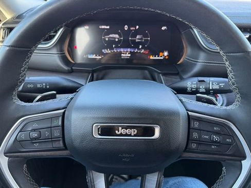 Used 2023 Jeep Grand Cherokee Limited w/ Luxury Tech Group II image 23