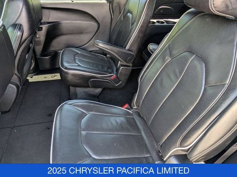 Used 2025 Chrysler Pacifica Limited FWD image 18