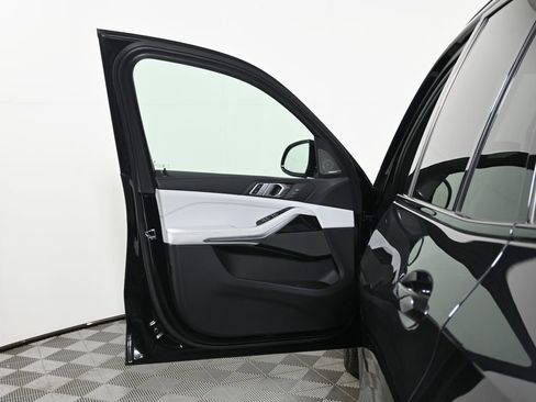 Certified 2025 BMW X5 xDrive40i w/ M Sport Package image 28