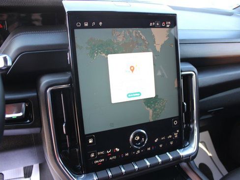 Used 2025 GMC Yukon Denali w/ Denali Reserve Package image 11