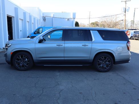 Used 2024 Chevrolet Suburban High Country w/ Advanced Technology Package image 7