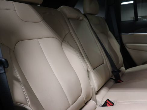 Used 2025 Jeep Grand Cherokee Limited image 23