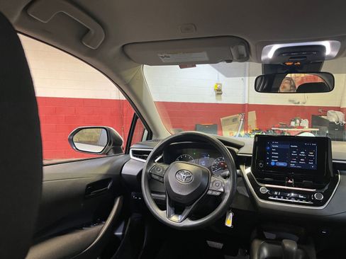 Used 2025 Toyota Corolla LE image 33