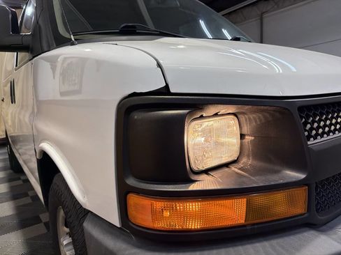 Used 2017 Chevrolet Express 2500 image 7