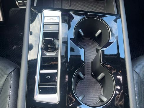 Certified 2025 Volkswagen Atlas Cross Sport SEL R-Line image 15