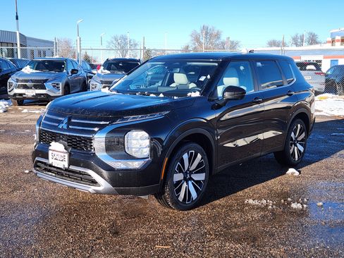 New 2025 Mitsubishi Outlander SE image 2