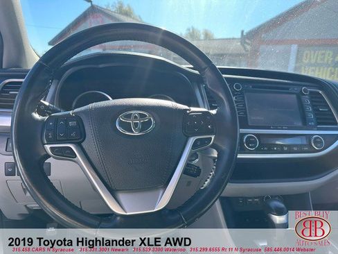 Used 2019 Toyota Highlander XLE AWD/4WD image 32