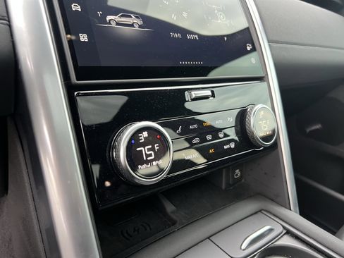 Certified 2025 Land Rover Discovery S AWD/4WD image 28