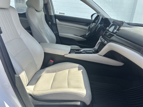Used 2018 Honda Accord Touring image 31