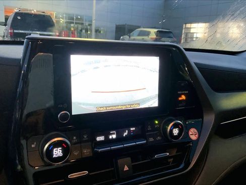 Used 2023 Toyota Highlander XLE image 27