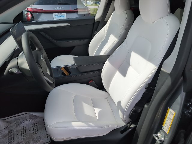Used 2025 Tesla Model Y Long Range AWD/4WD image 9