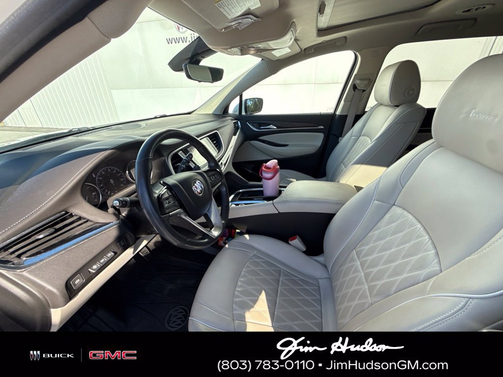 Used 2022 Buick Enclave Avenir w/ Avenir Technology Package FWD image 4