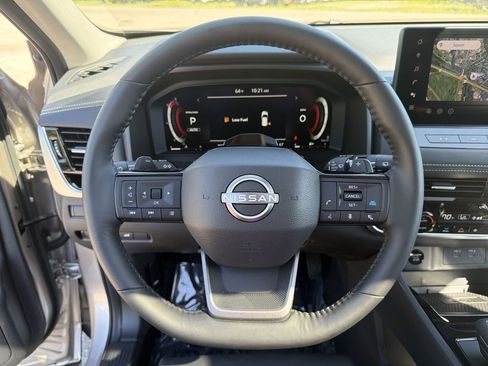 Certified 2025 Nissan Rogue SL w/ Tech Package AWD/4WD image 32