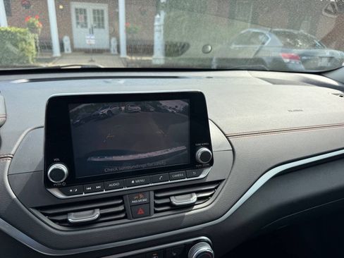 Used 2020 Nissan Altima 2.5 SR w/ Premium Package FWD image 13