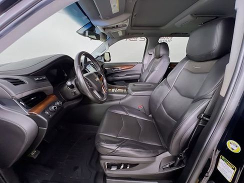 Used 2019 Cadillac Escalade Luxury AWD/4WD image 10