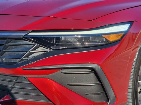 Used 2024 Hyundai Elantra SEL image 9