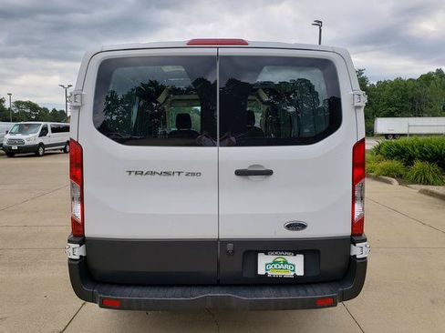 Used 2016 Ford Transit 250 130 Low Roof RWD image 4