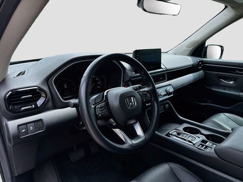 Used 2025 Honda Pilot EX-L image 10