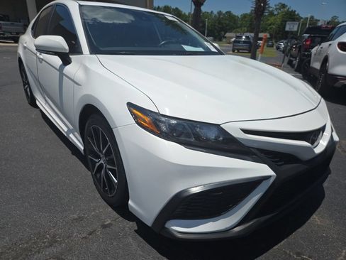 Used 2024 Toyota Camry SE w/ Convenience Package FWD image 32