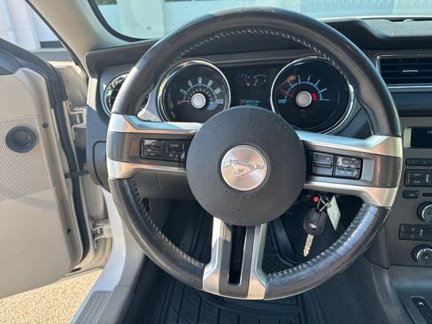 Used 2010 Ford Mustang Premium RWD image 19