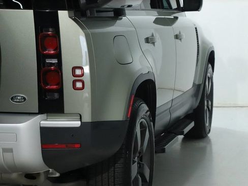 Certified 2022 Land Rover Defender 110 SE AWD/4WD image 50