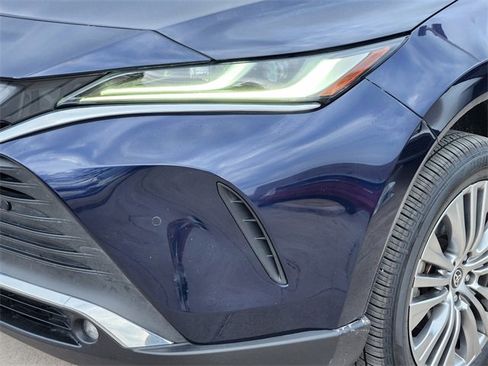 Used 2022 Toyota Venza Limited image 6