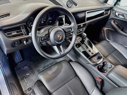 Certified 2026 Porsche Macan Turbo AWD/4WD image 4