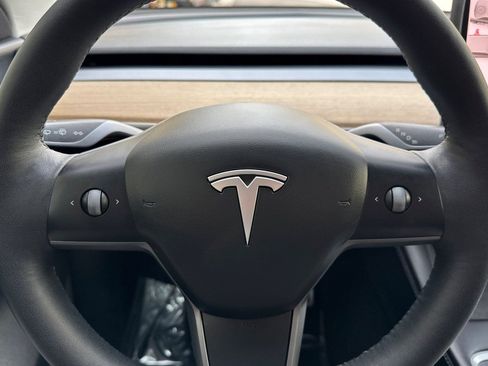 Used 2022 Tesla Model Y Performance image 21