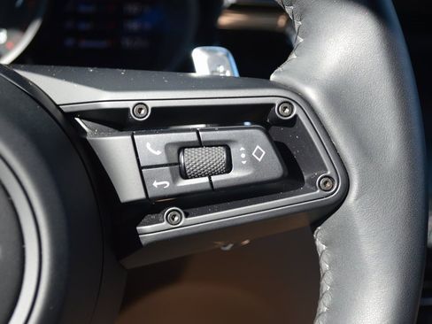 Used 2025 Porsche Macan image 22