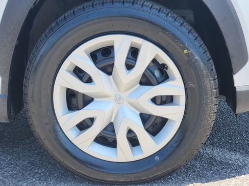 Certified 2024 Toyota Corolla Cross L AWD/4WD image 8
