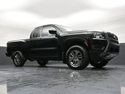 Used 2025 Nissan Frontier SV image 28