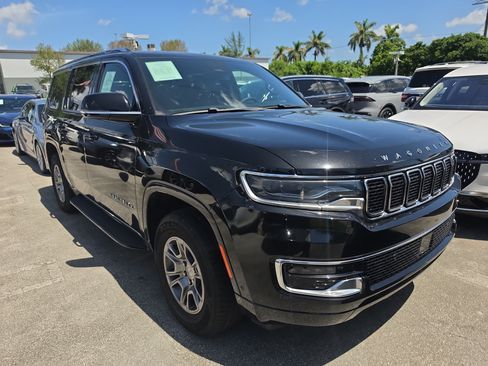 Used 2023 Jeep Wagoneer 2WD image 15
