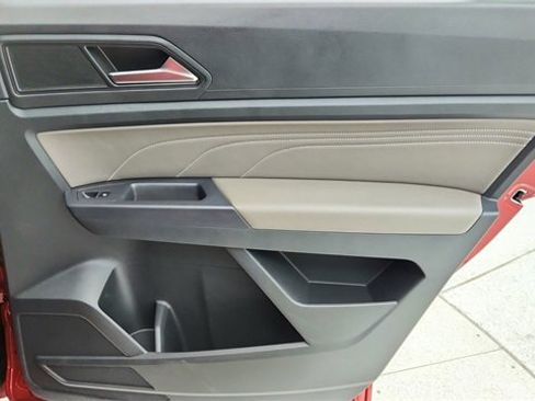 Used 2021 Volkswagen Atlas Cross Sport SE w/ Panoramic Sunroof Package image 27