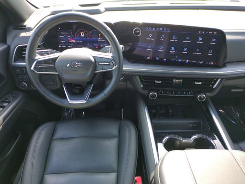 Used 2025 Chevrolet Suburban Z71 AWD/4WD image 28