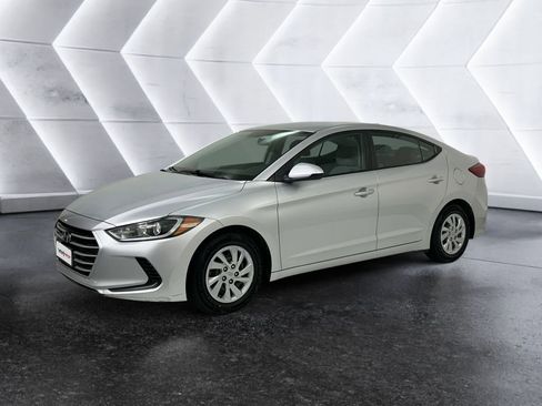 Used 2017 Hyundai Elantra SE image 3