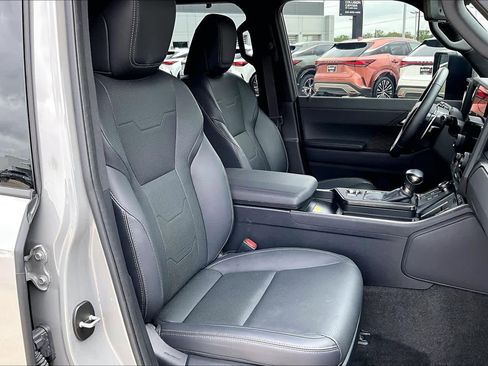 Used 2025 Lexus GX 550 image 9