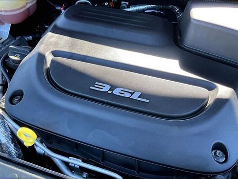 Used 2017 Chrysler Pacifica Touring-L w/ Tire & Wheel Group image 28