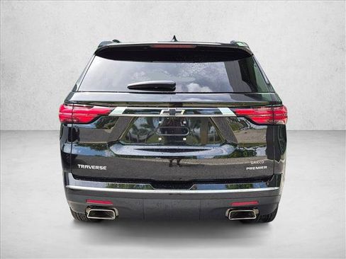 Used 2023 Chevrolet Traverse Premier FWD image 6