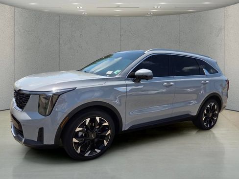 Used 2025 Kia Sorento SX FWD image 9