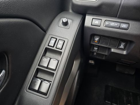 Used 2025 Nissan Frontier SV w/ SV Convenience Package image 22