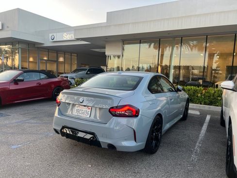 Used 2025 BMW 230i Coupe w/ M Sport Package RWD image 4