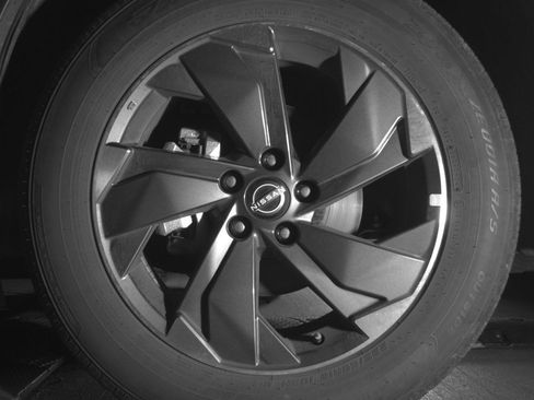 Used 2025 Nissan Rogue SV FWD image 12