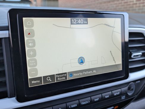 Used 2024 Hyundai Venue Limited image 25