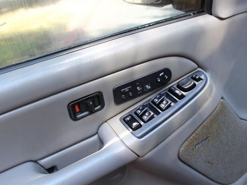 Used 2004 GMC Yukon SLT w/ 1SD Preferred Equipment Group AWD/4WD image 11