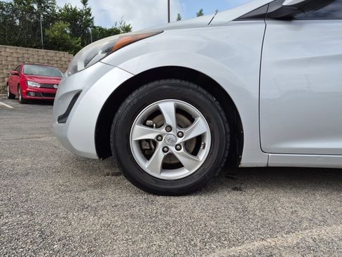 Used 2014 Hyundai Elantra SE FWD image 9