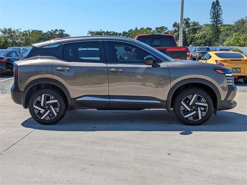 New 2026 Nissan Kicks SV image 4