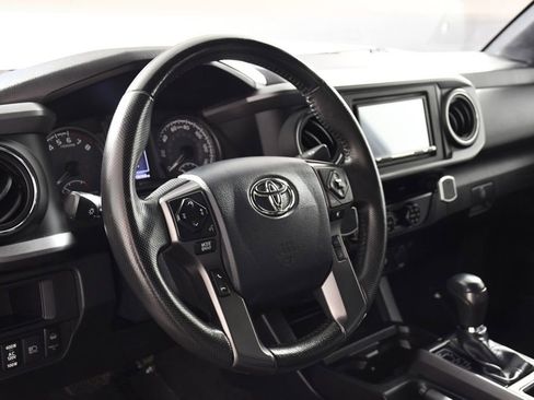 Used 2019 Toyota Tacoma TRD Off-Road AWD/4WD image 13
