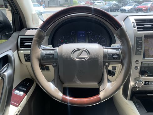 Used 2015 Lexus GX 460 w/ Premium Package AWD/4WD image 18