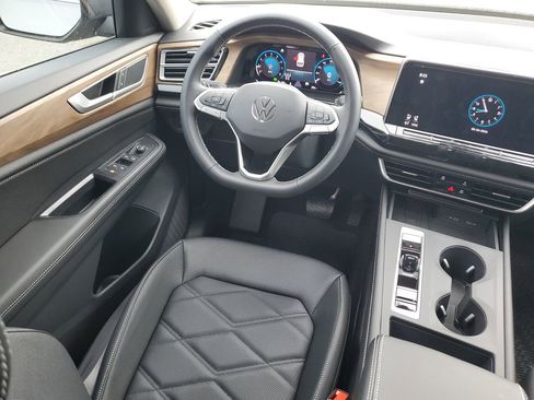 New 2026 Volkswagen Atlas SE FWD image 11