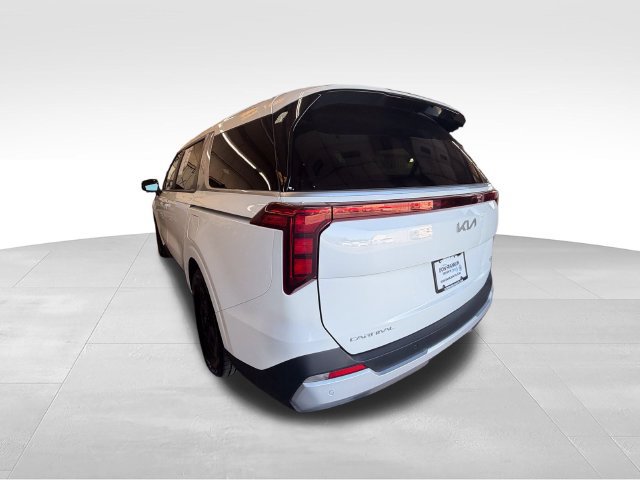 Used 2025 Kia Carnival FWD image 3
